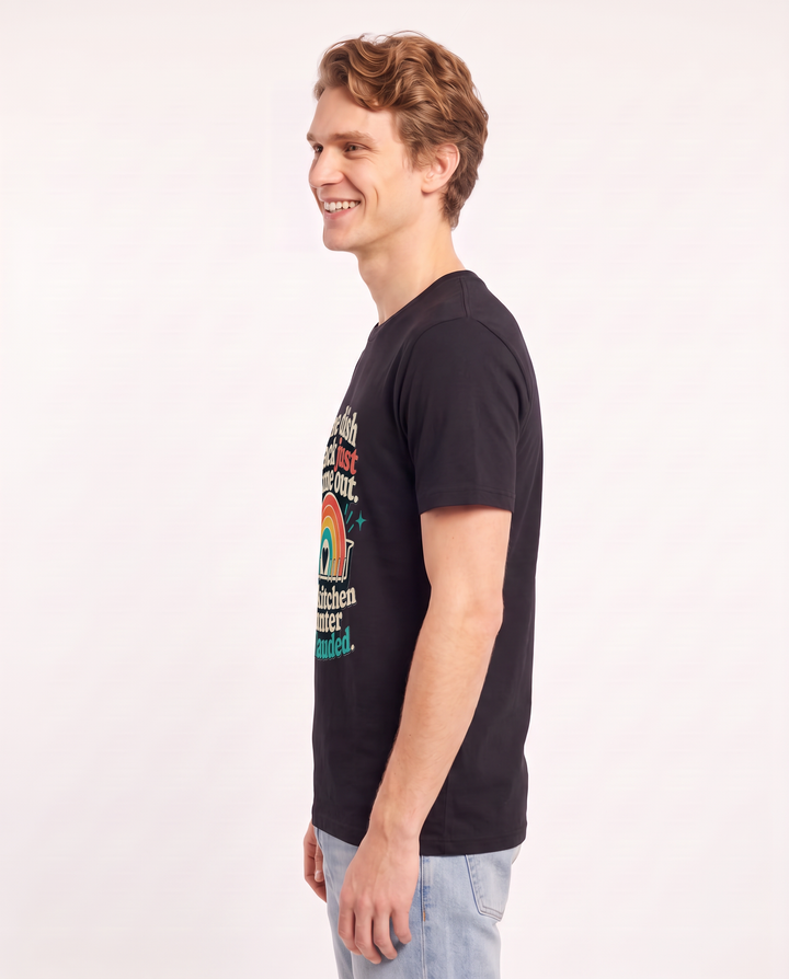 The dish rack just came out. The kitchen counter applauded. Men's Black T-Shirt product image 3